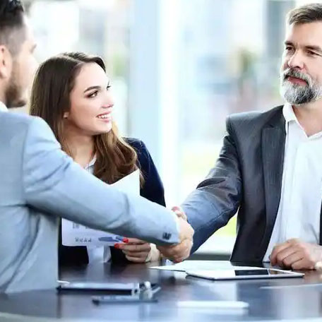 الرئيس المنتخب حديثا في الولايات المتحدة تعارض علنا استيلاء شركة الصلب اليابانية